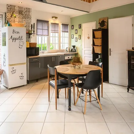 Cosy Avec Jardin, Espace Vintage Et Jeux De Societe Pansiyon