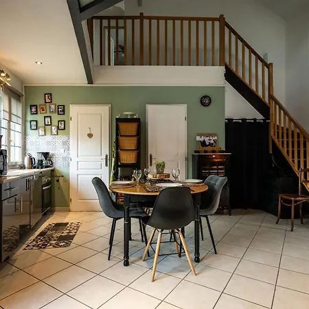 Cosy Avec Jardin, Espace Vintage Et Jeux De Societe Pansiyon